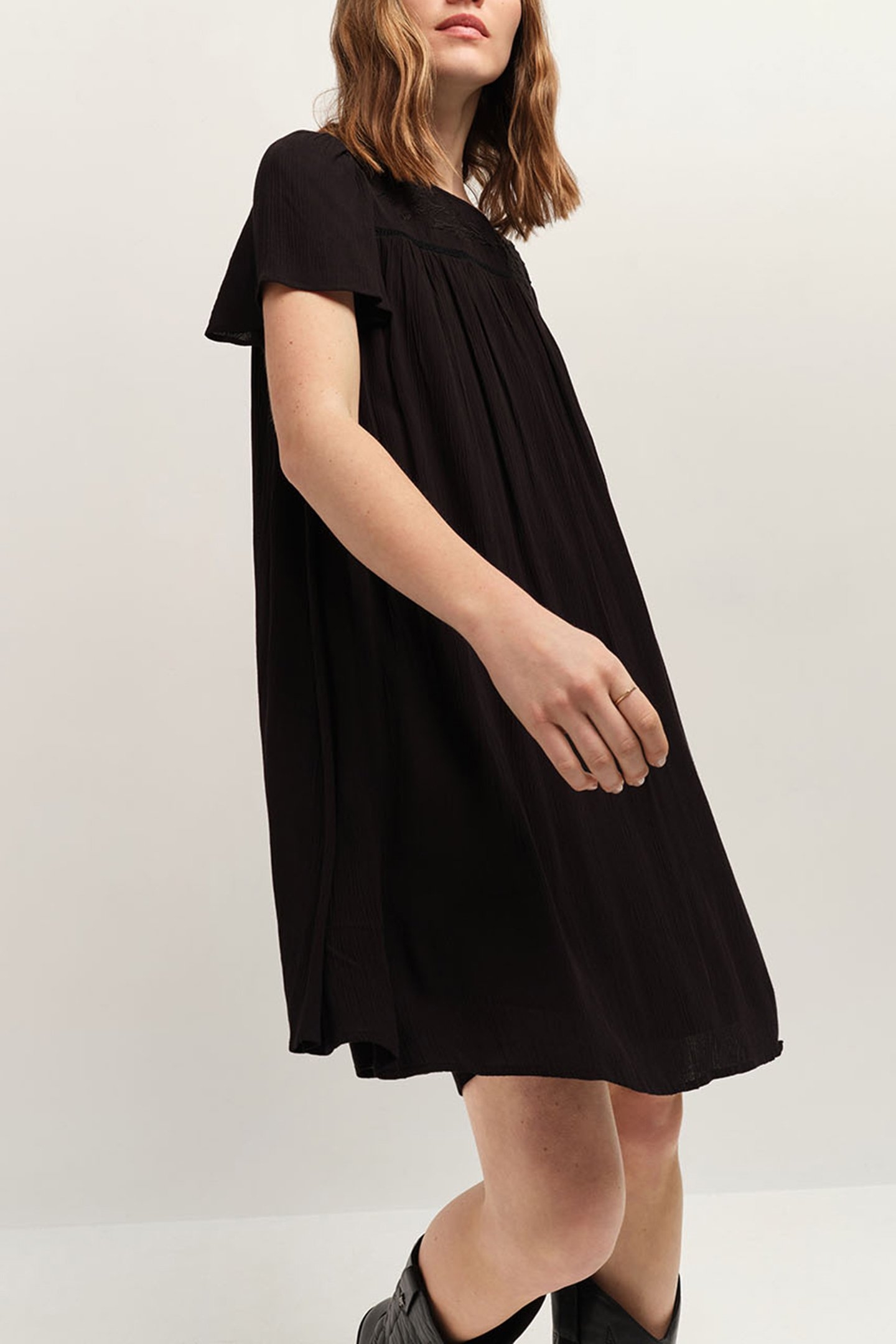 REVIA - BLACK DRESS IN CREPE WITH TONE-ON-TONE EMBROIDERY BL 4
