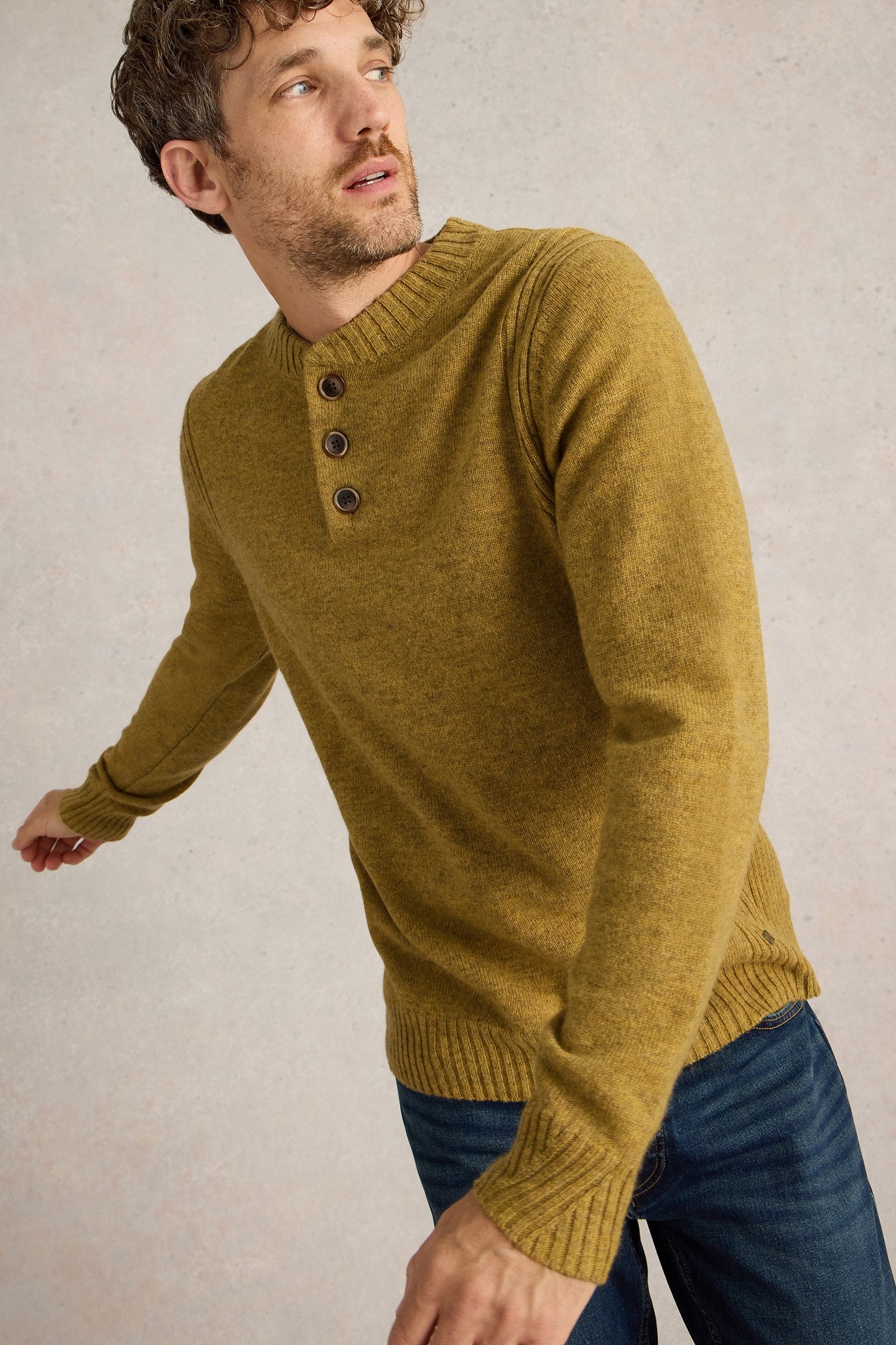 LAMBSWOOL HENLEY DARK YELLOW 4
