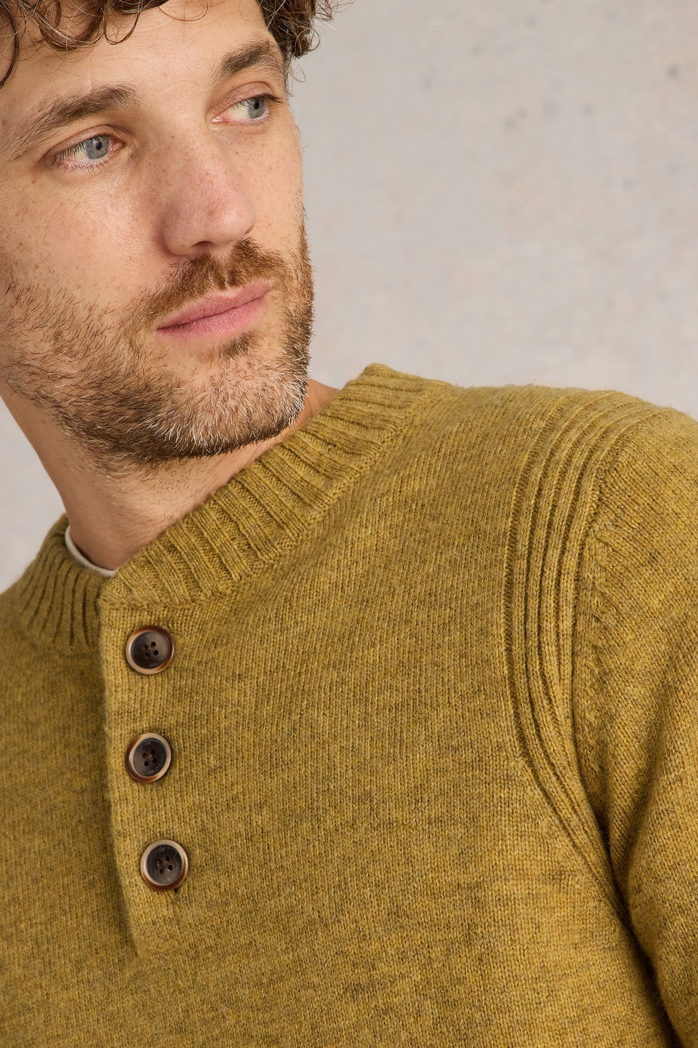 LAMBSWOOL HENLEY DARK YELLOW 5
