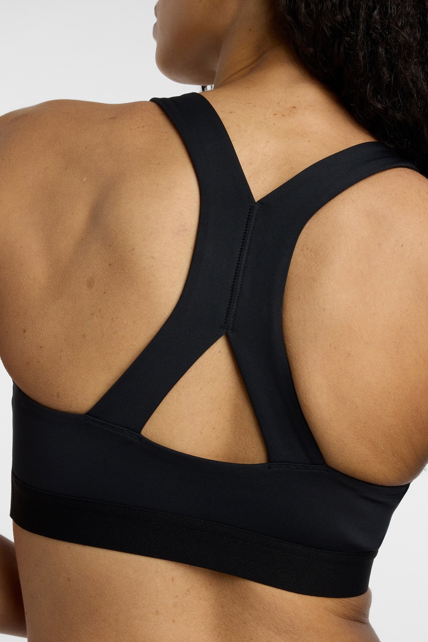 NB SPORTS BRA IN BLACK 8