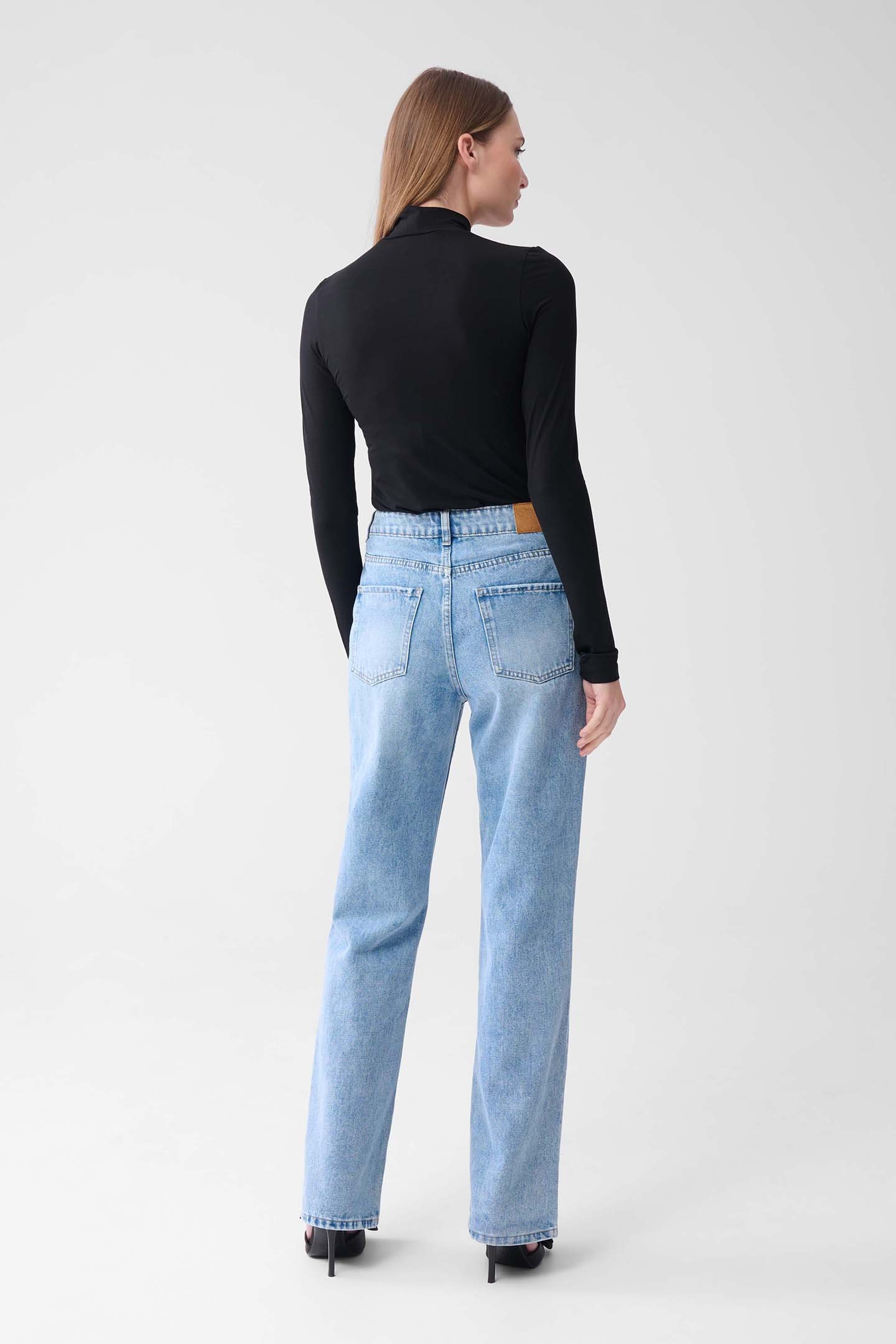 LA-SBBAMBOO TURTLE NECK BLACK 3