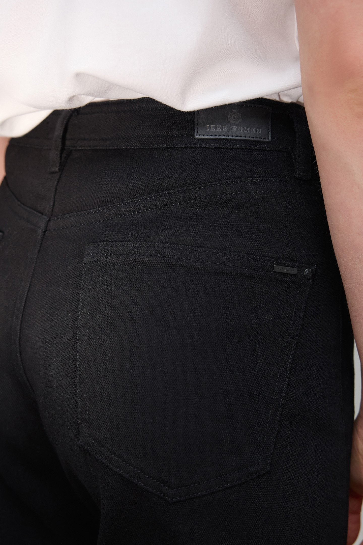 SLOUCHY BLACK COTTON CROPPED DENIM JEANS 7