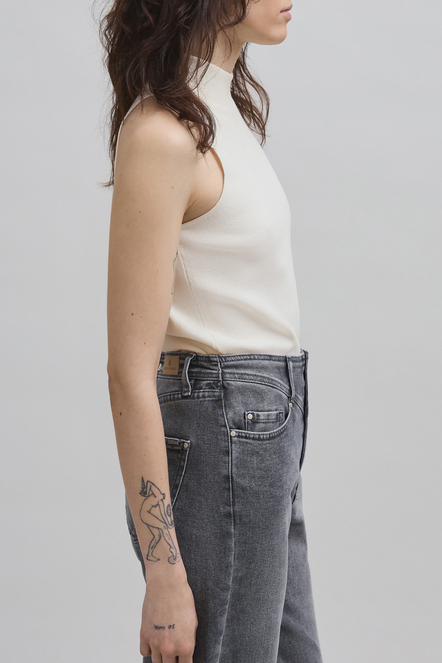 OFF-WHITE SLEEVELESS KNIT HIGH NECK SWEATER 5