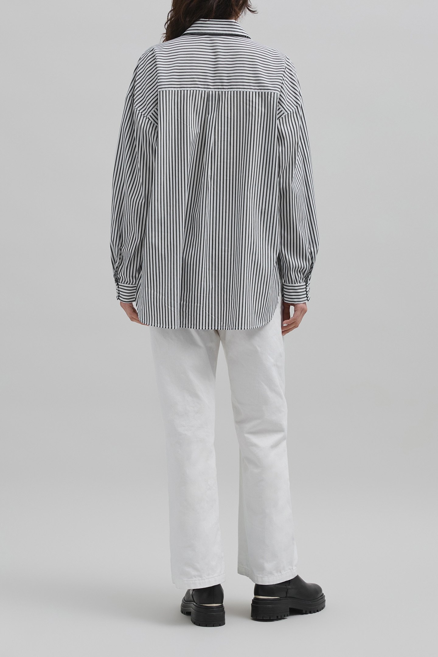 OVERSIZED BLACK SHIRT WITH STRIPES AND EMBROIDERY 2