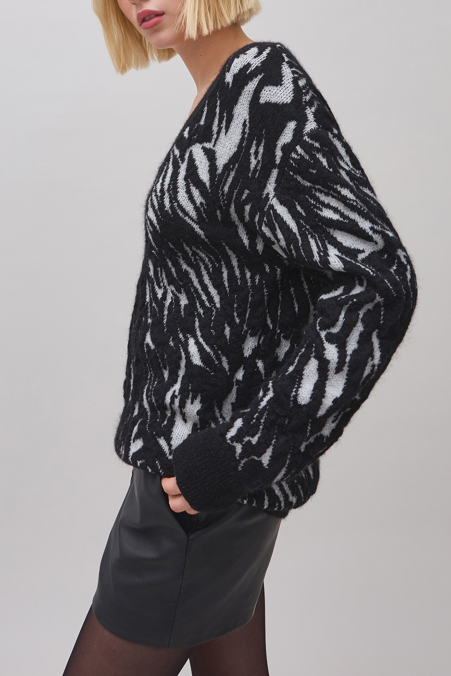 BLACK KNIT JACQUARD ZEBRA SWEATER 4
