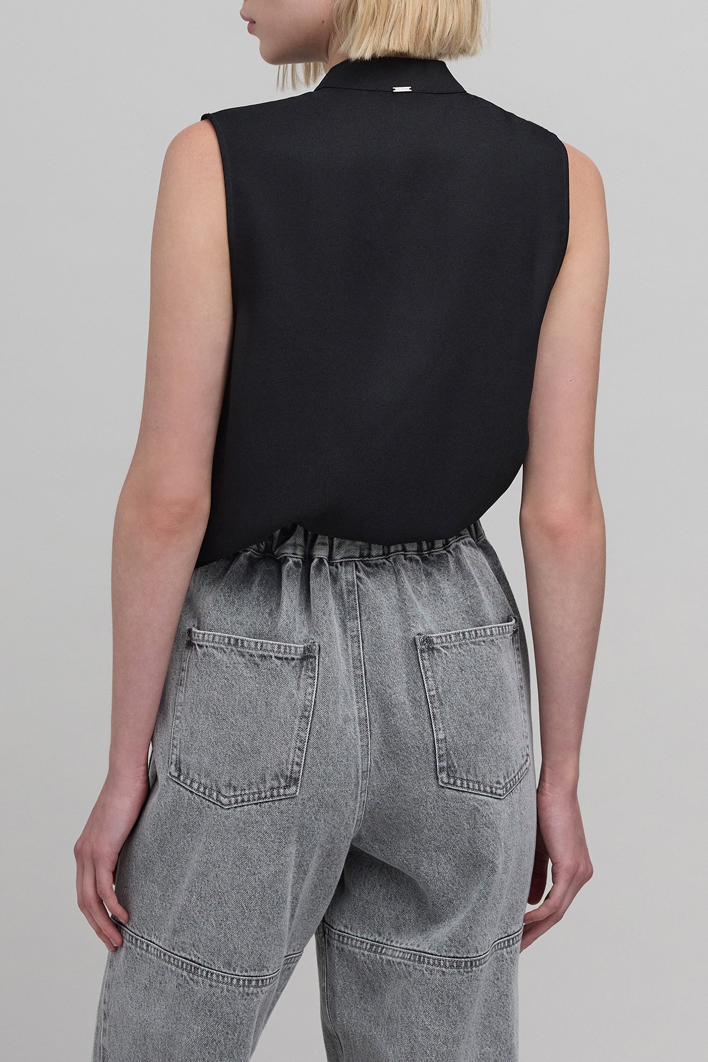 BLACK TOP WITH ASYMMETRICAL CLOSURE 2