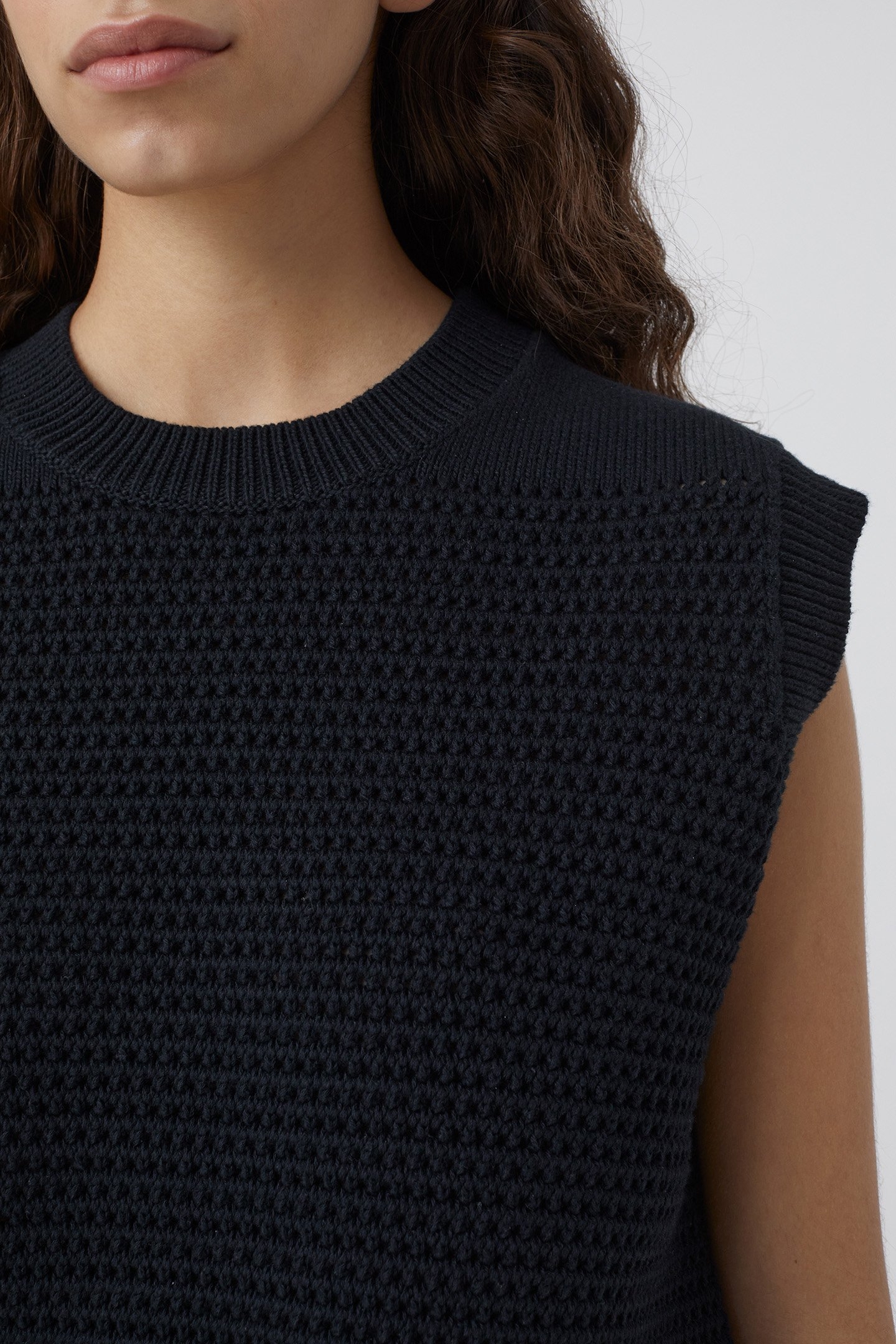 CREW NECK VEST KNITS BLACK 5