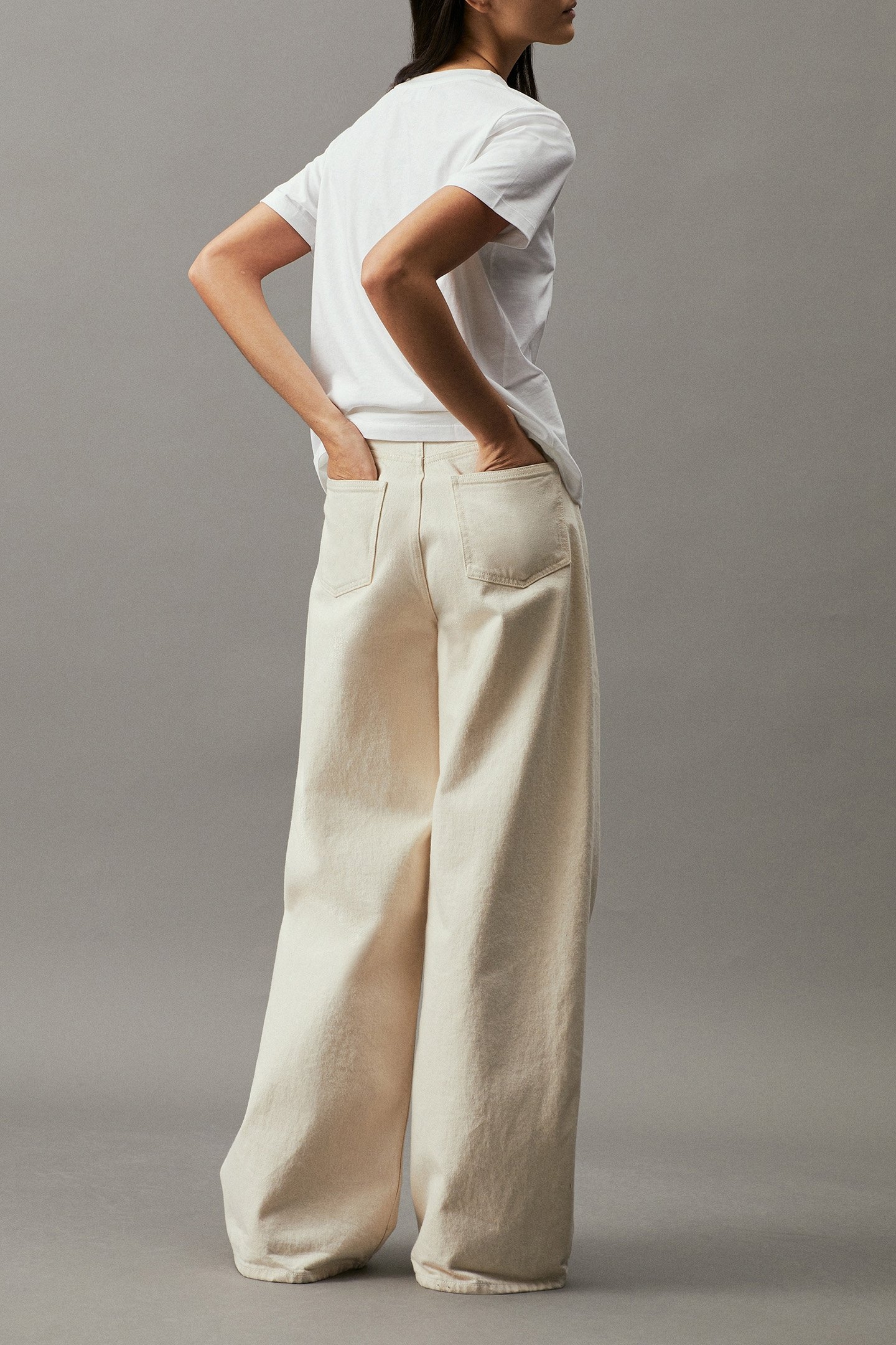 STANDARD FIT CREW NECK T-SHIRT WHITE 3