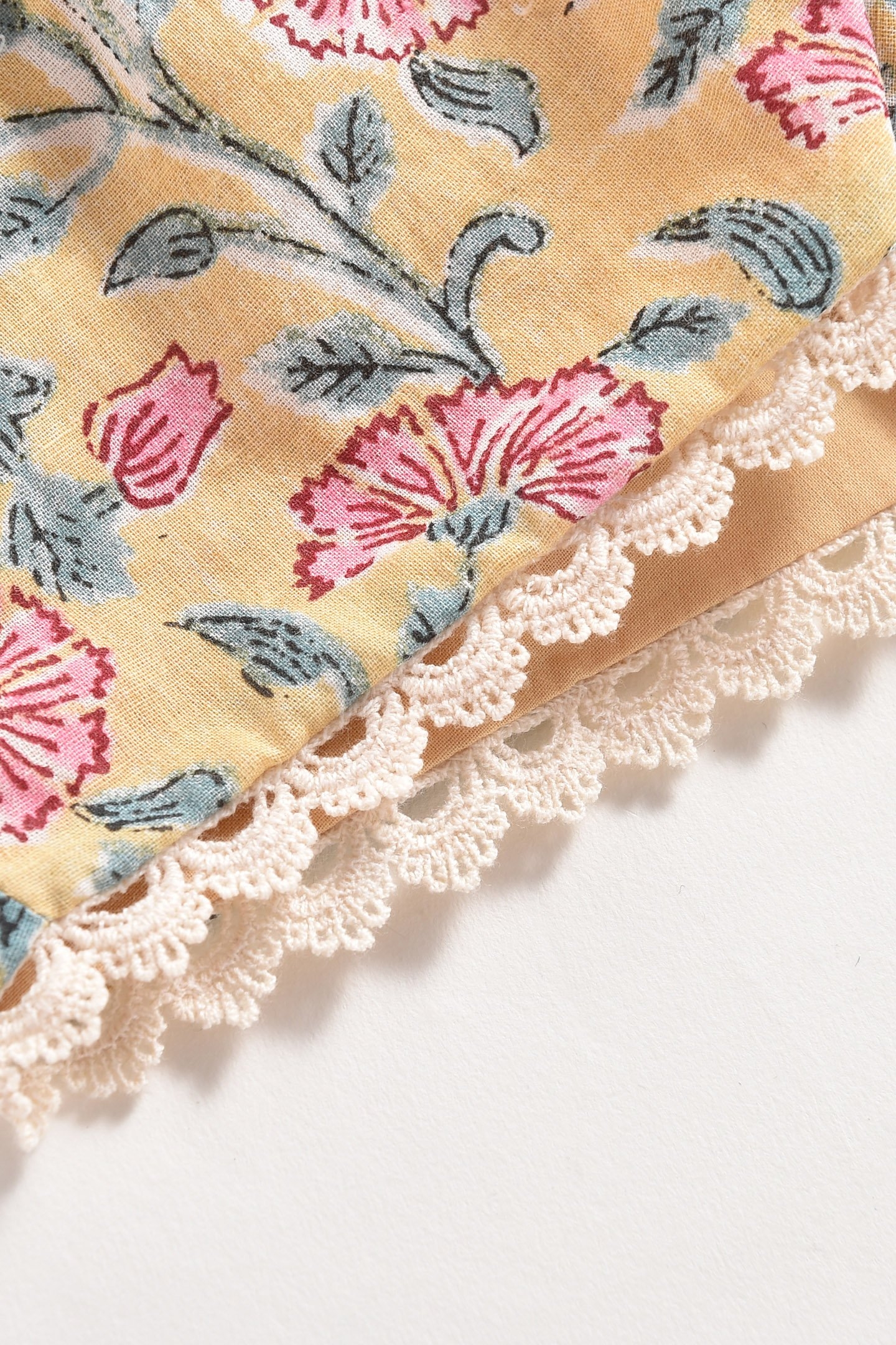 SHORTS VALLALOID LEMON FLOWERS 8