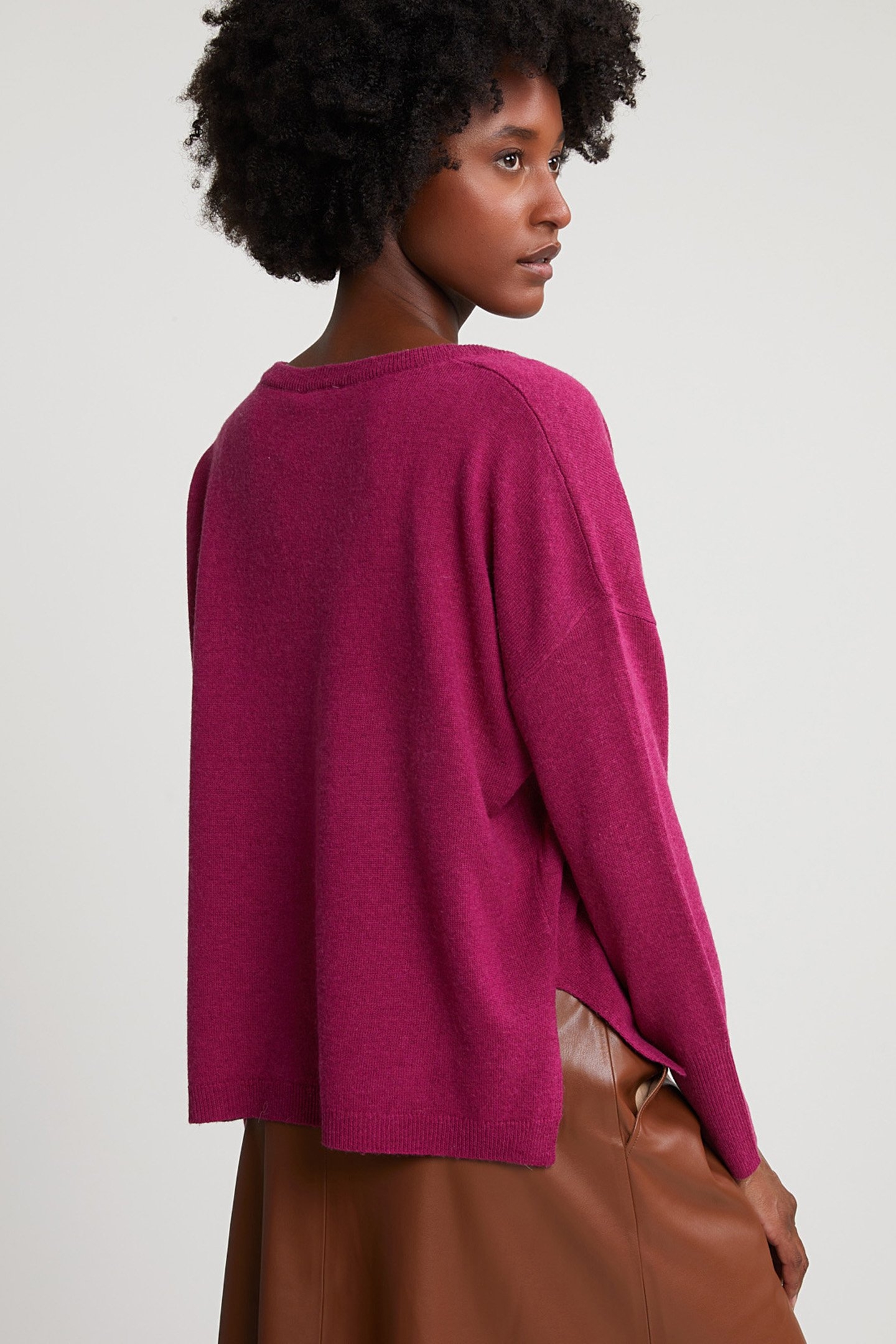 MAGENTA BASIC V-NECK SWEATER LONG SLEEVES 2