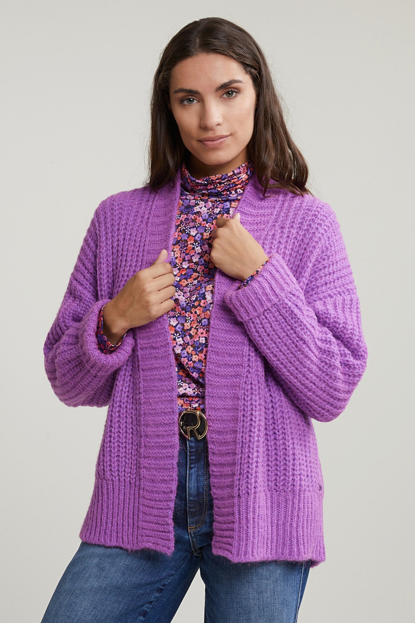 PURPLE SHORT V-NECK CARDIGAN 1