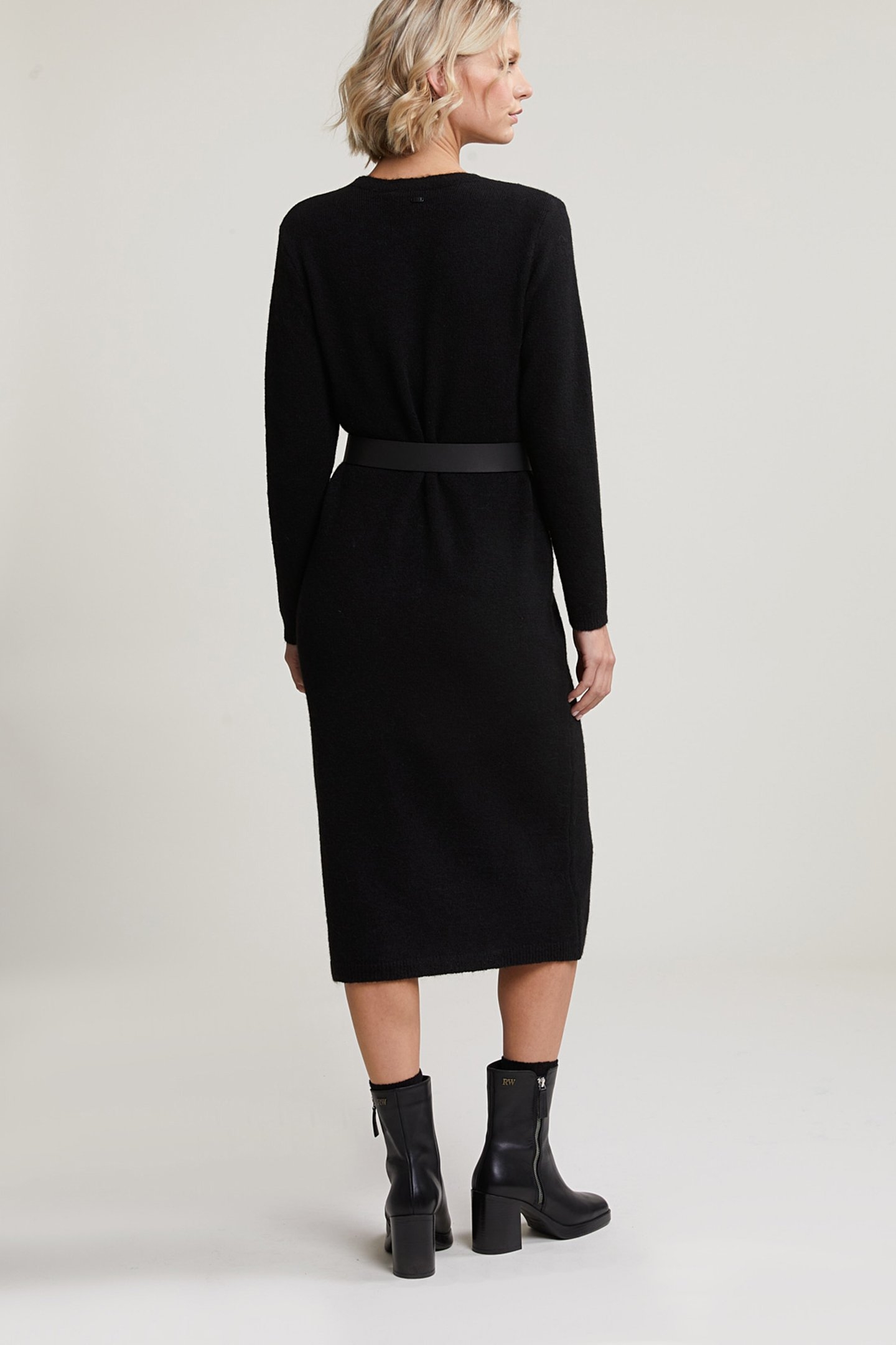 BLACK LONG CREW NECK DRESS 2
