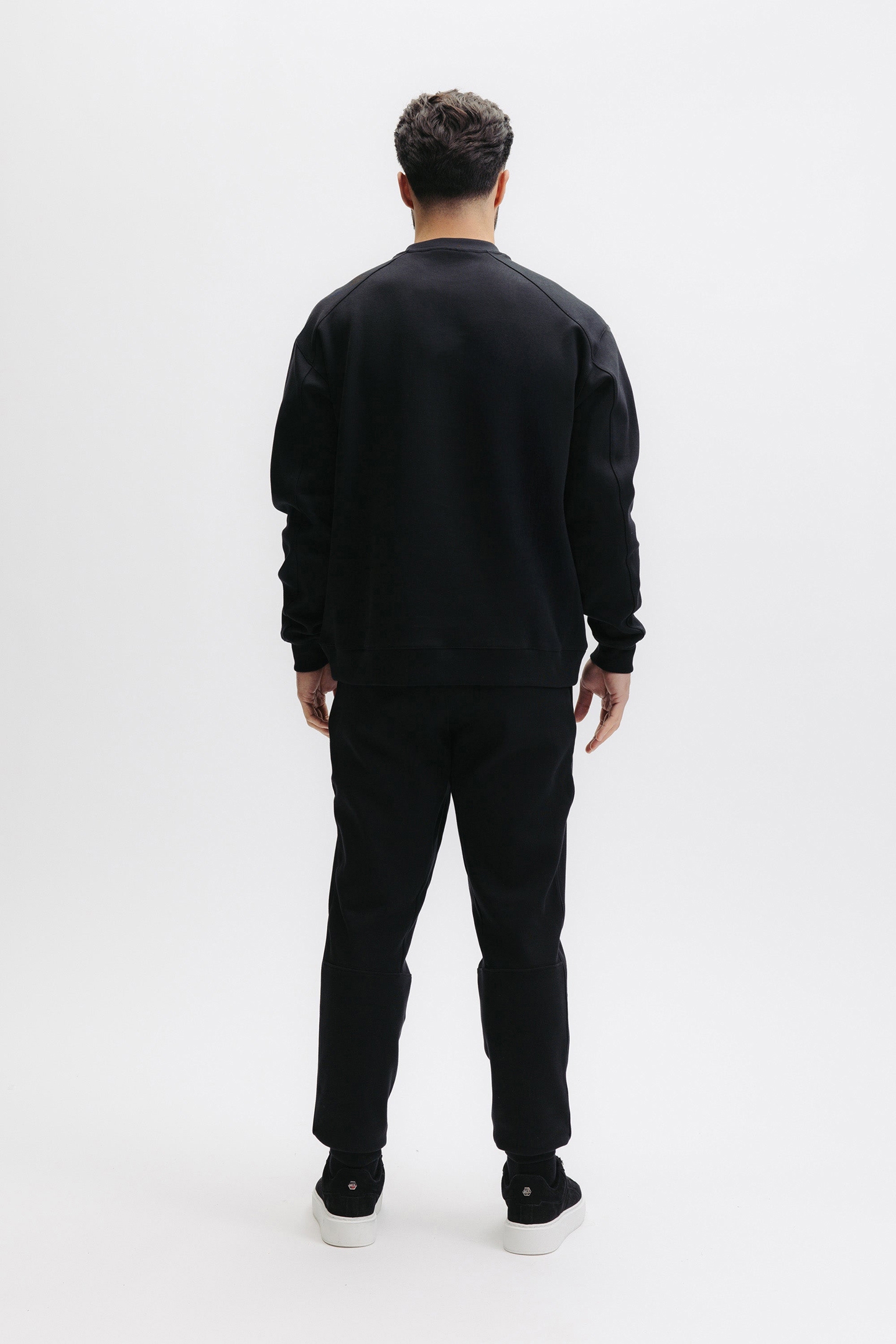 Q SERIES CREWNECK JET BLACK 2