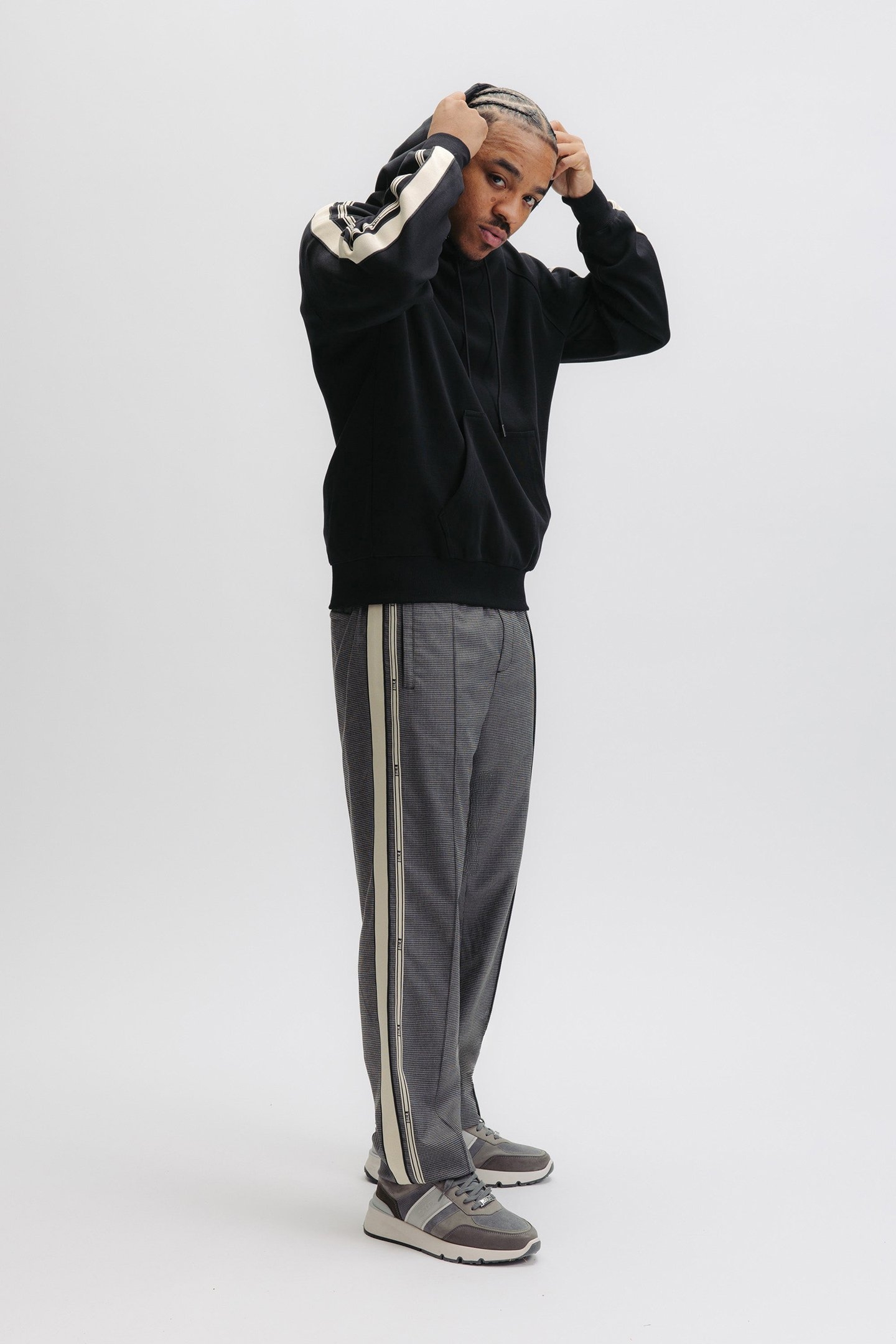 TAPE HOODIE JET BLACK 6