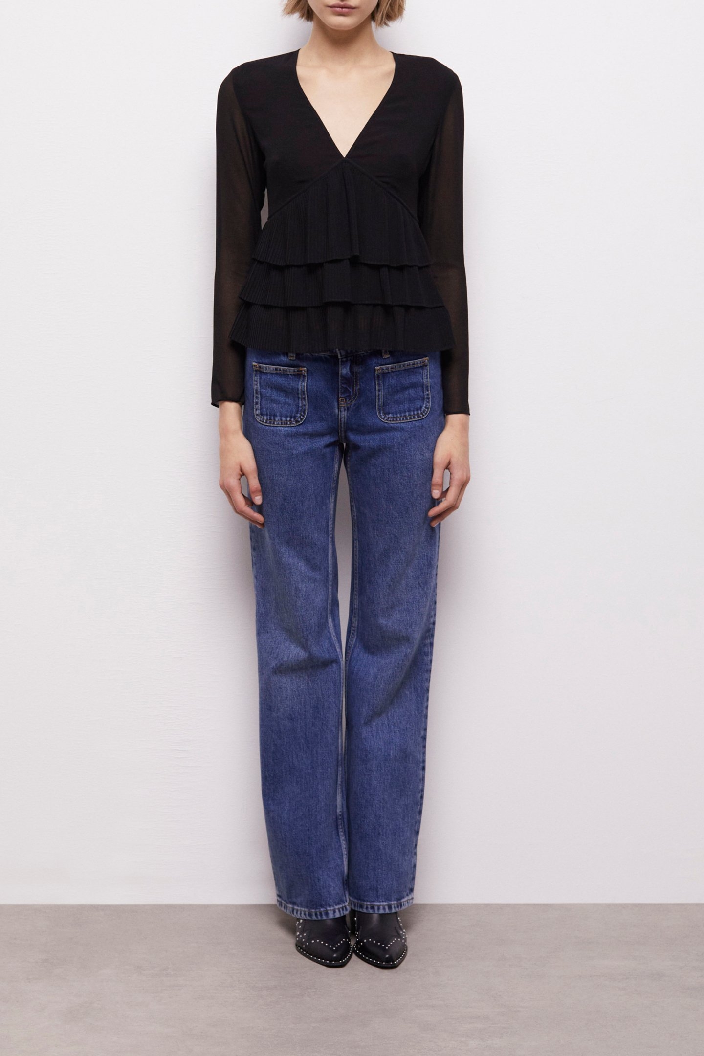 LONG-SLEEVED TOP WITH A V-NECK BLACK 2