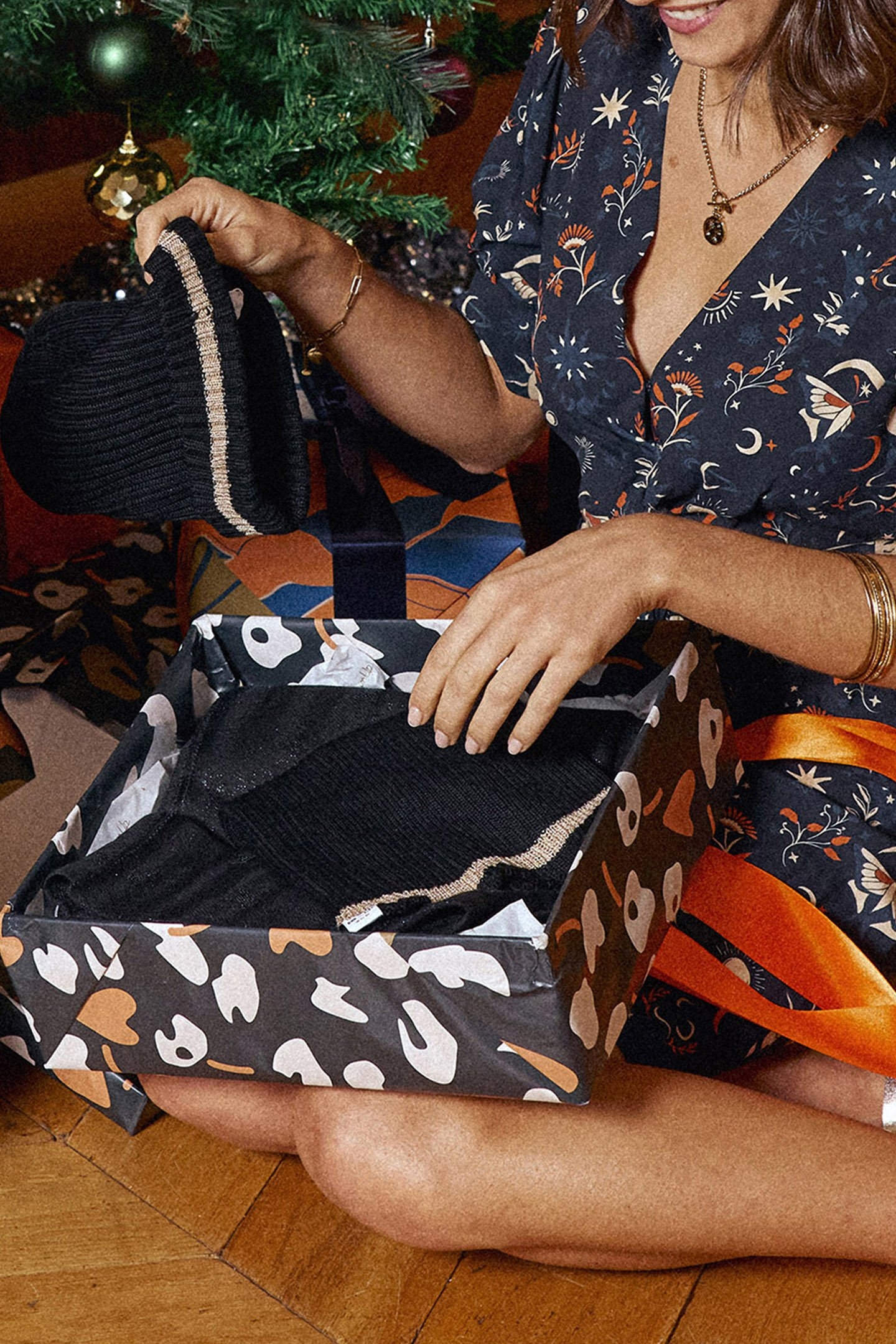 LAFRANÇAISE BLACK RIBBED KNIT BEANIE 4