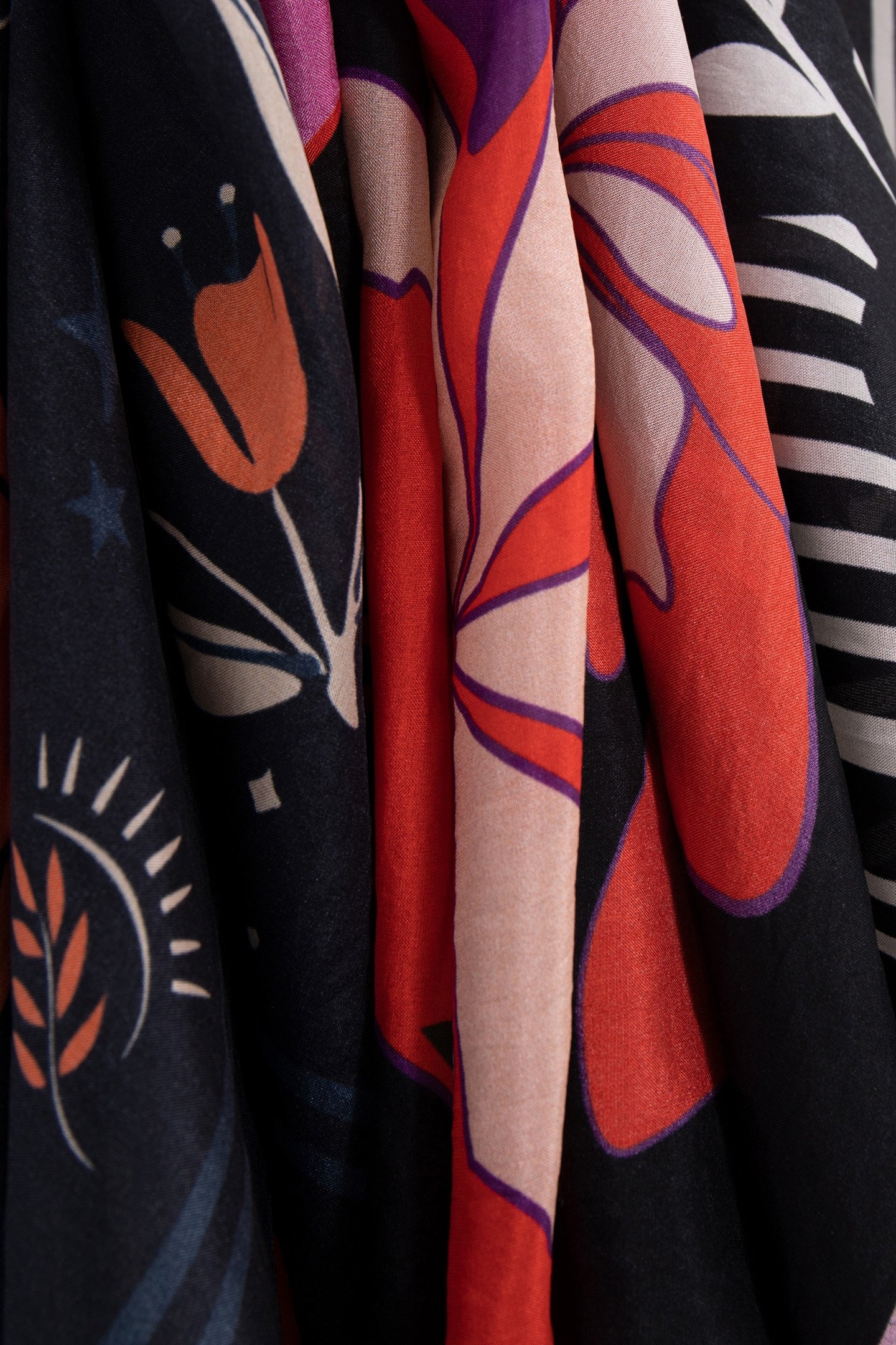 ECRU STRIPED BLACK SQUARE SCARF 3