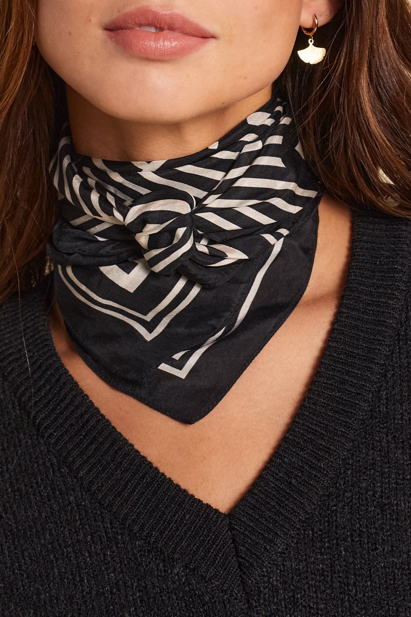 ECRU STRIPED BLACK SQUARE SCARF 2
