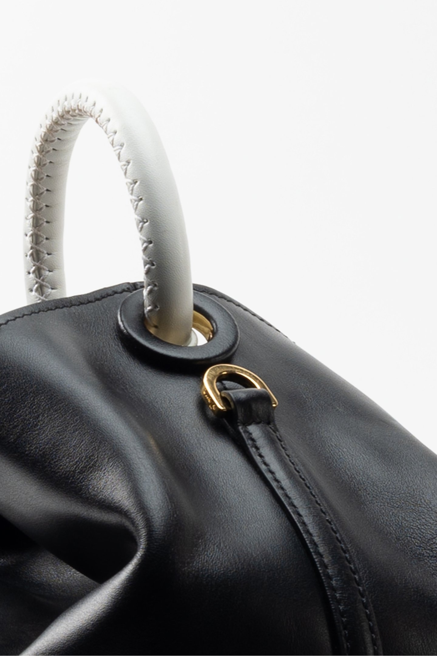 RAISIN LEATHER BLACK/WHITE 3