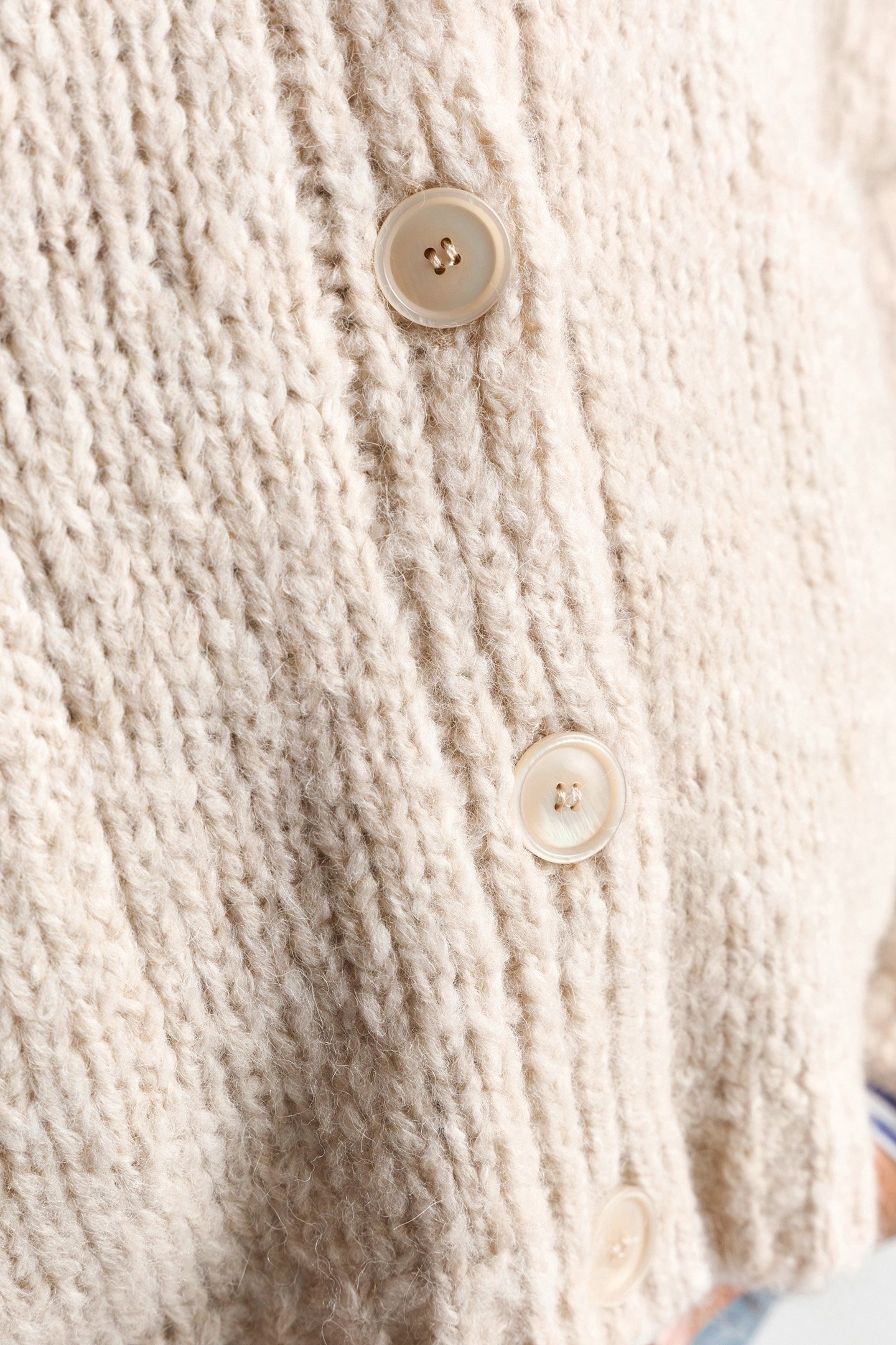 V-NECK CARDIGAN CAFFEE LATTE 5