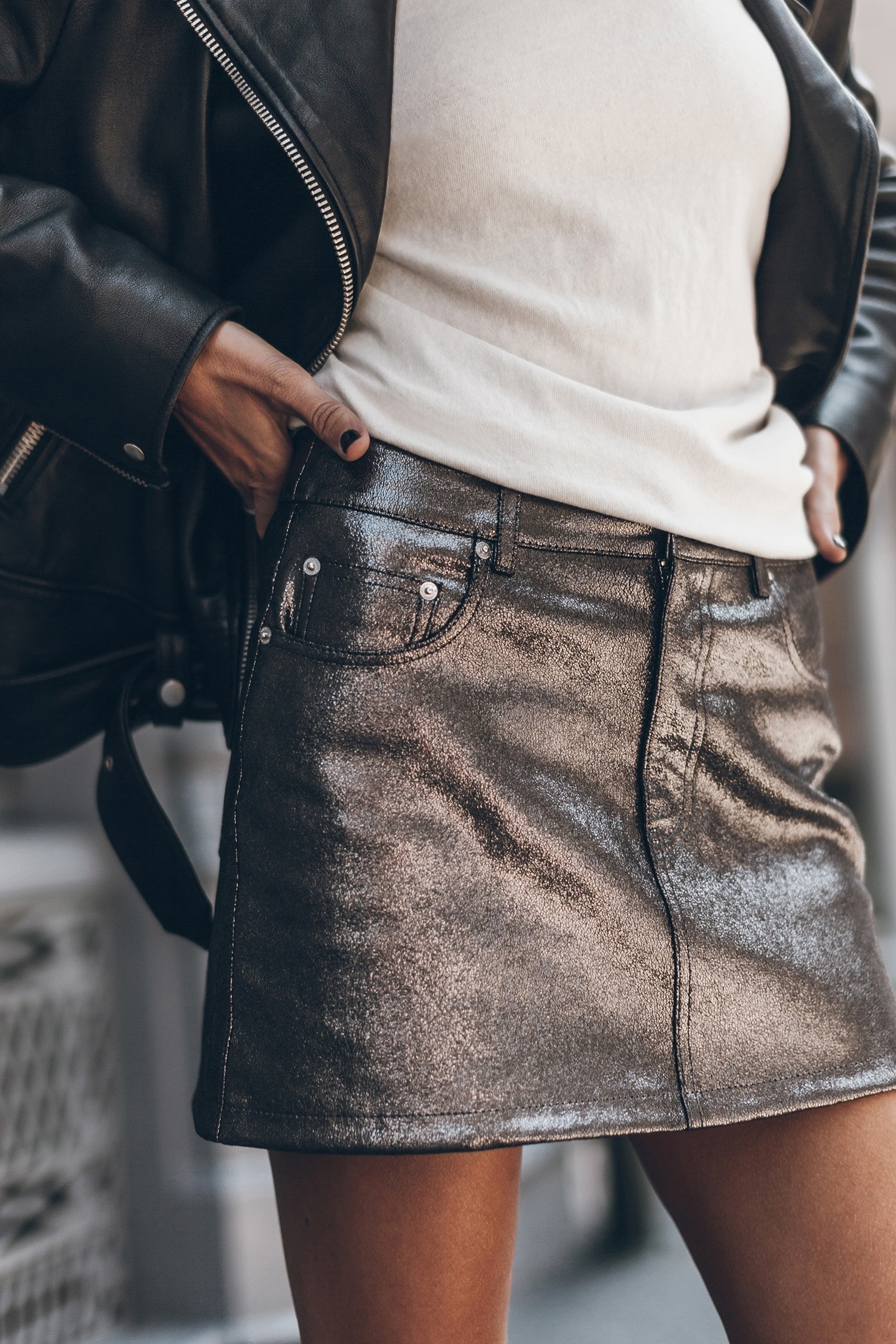 THE SILVER COATED LEATHER SKIRT 2