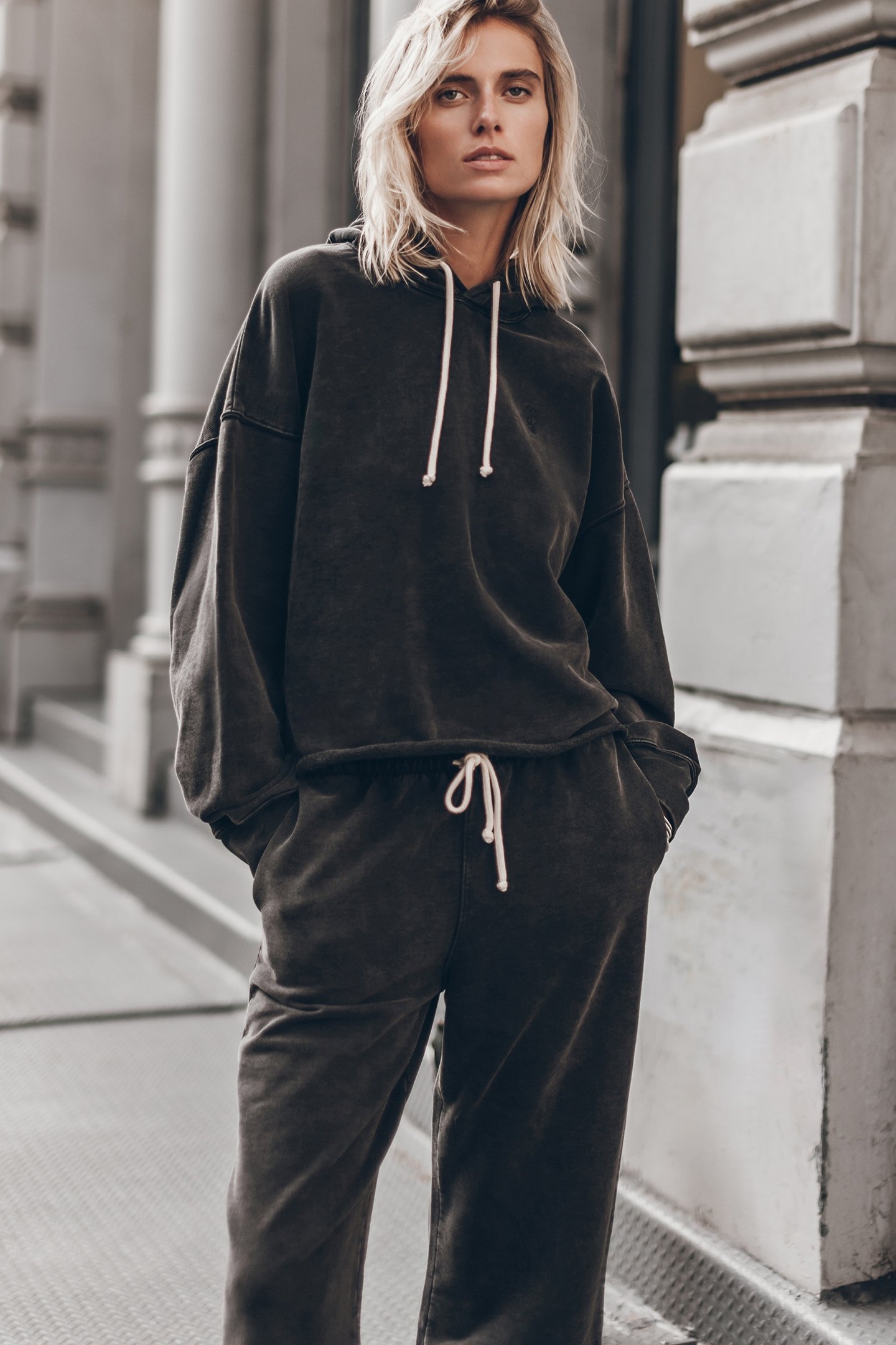 THE DARK CROPPED BASE HOODIE 2