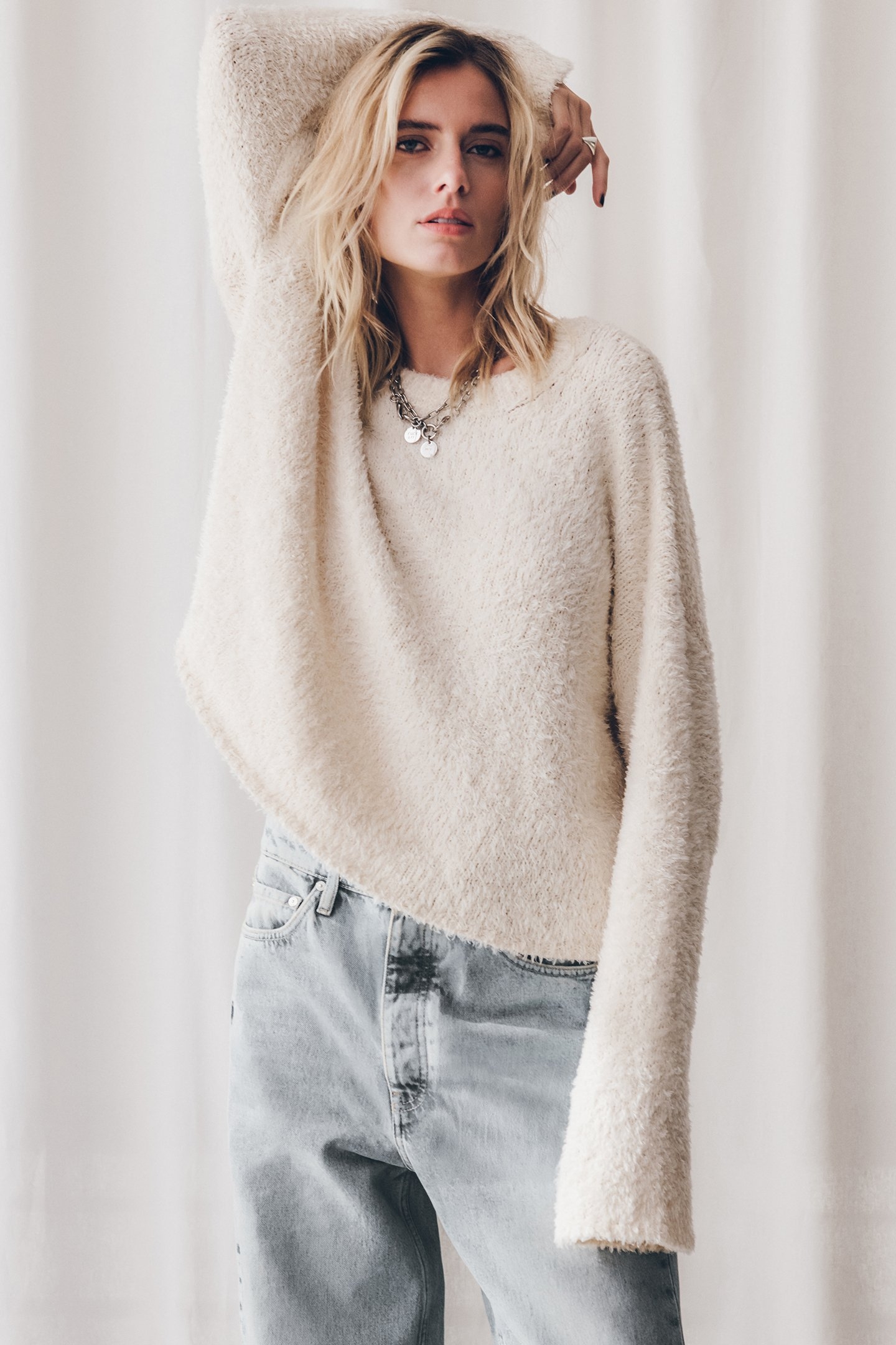 THE LIGHT SOFT KNITTED SWEATER 1