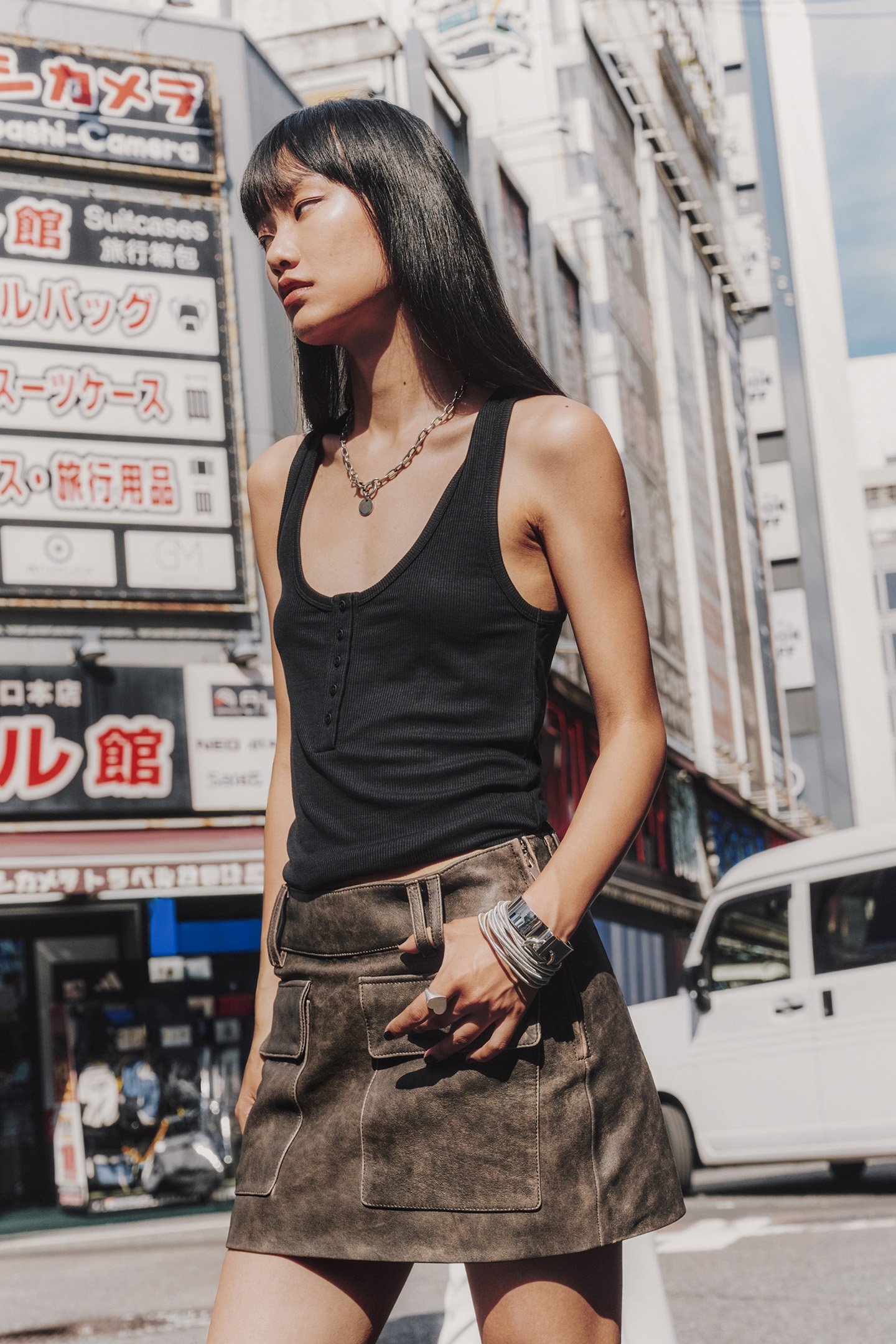 THE BLACK BUTTONED TANK TOP 1