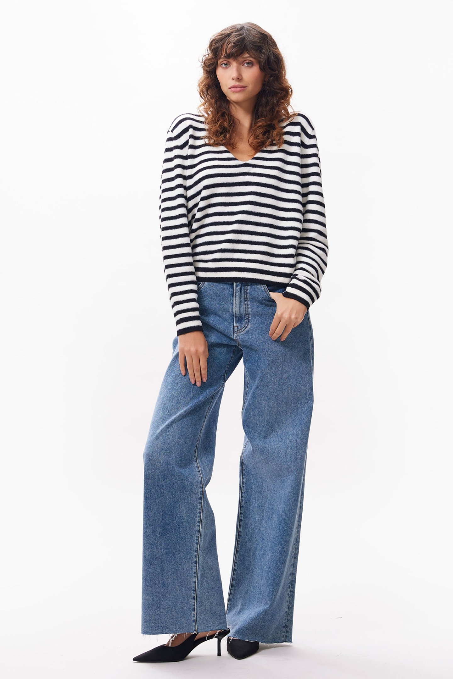 STRIPED SOFT KNIT WITH VNECK BLACK 1