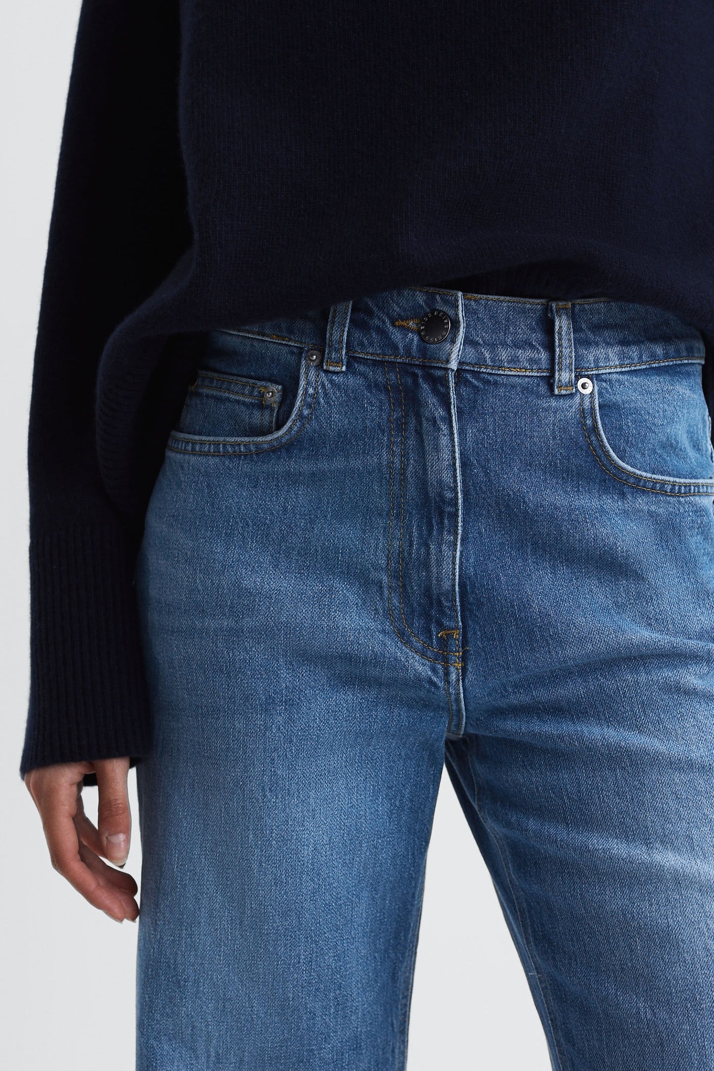 SIDE DETAIL FLARE JEAN MID BLUE 5