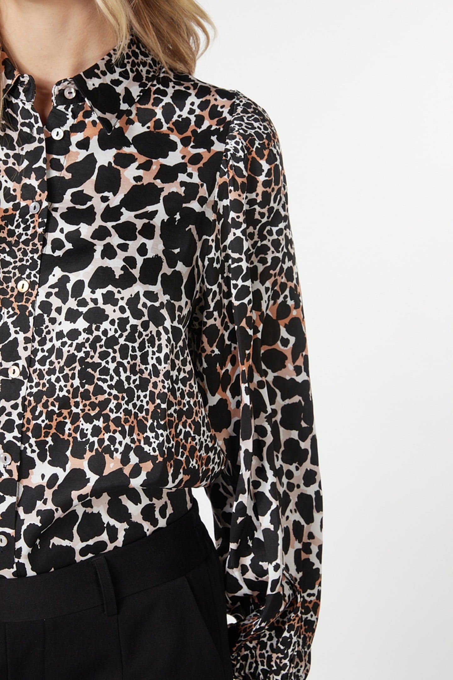 BLOUSE BASIC SCATTERED ILLUSION PRINT 7